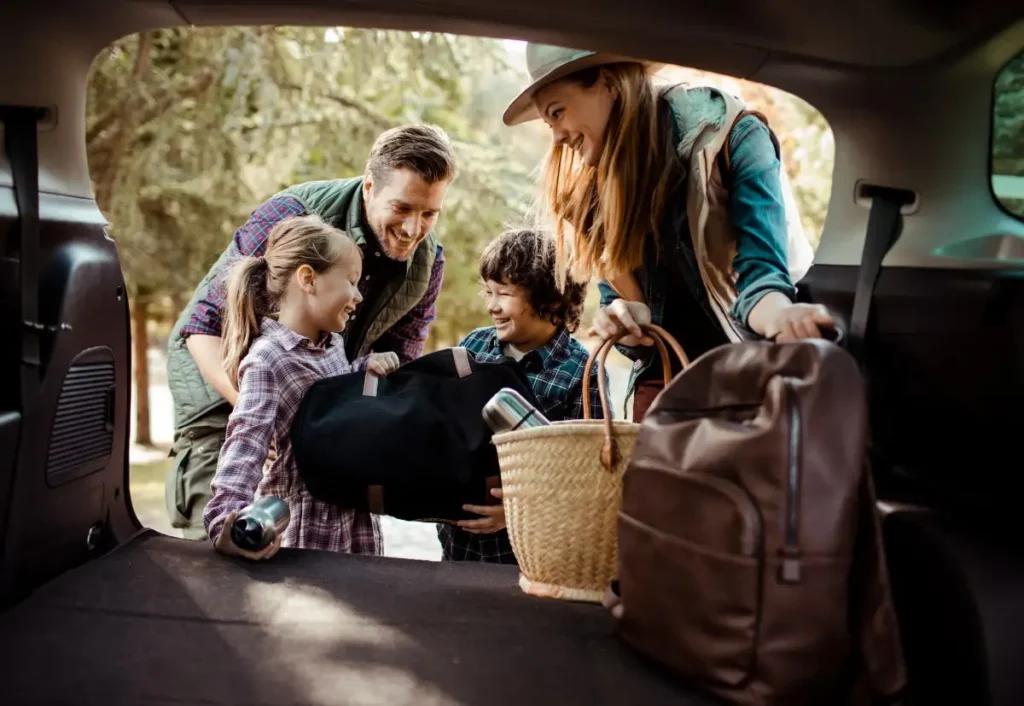 família se preparando para ir viajar