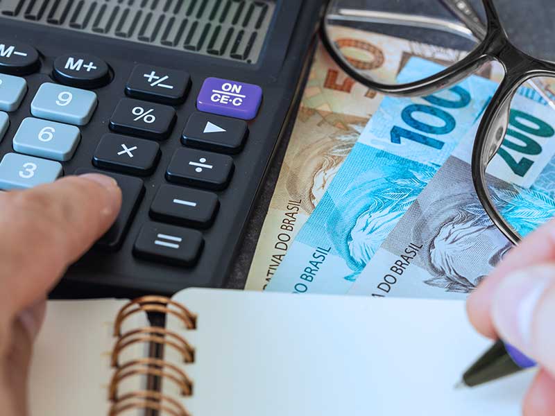 Calculadora e cedulas