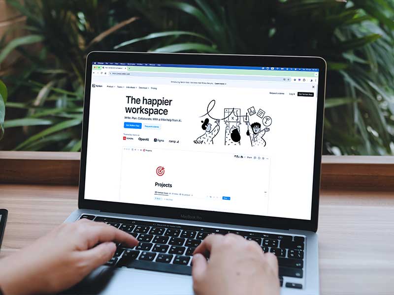 Tela de computador com workspace mais feliz