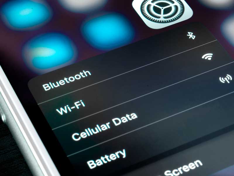 Configurações de Bluetooth e Wi-Fi em smartphone