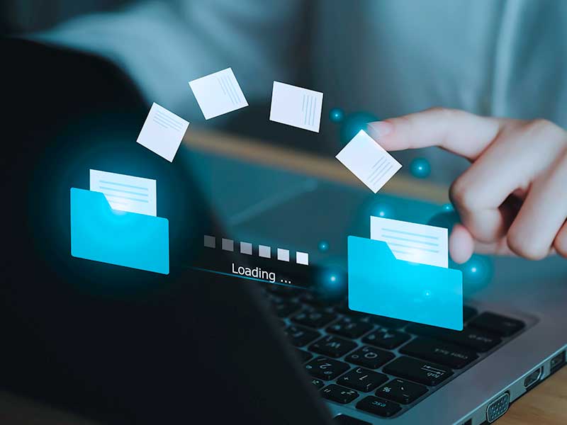Transferência de arquivos em um laptop