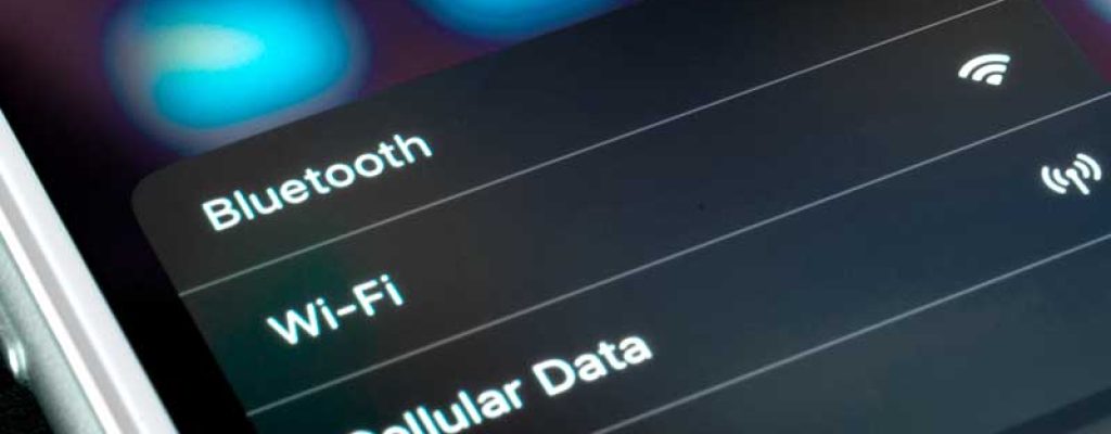 Configurações de Bluetooth e Wi-Fi em smartphone