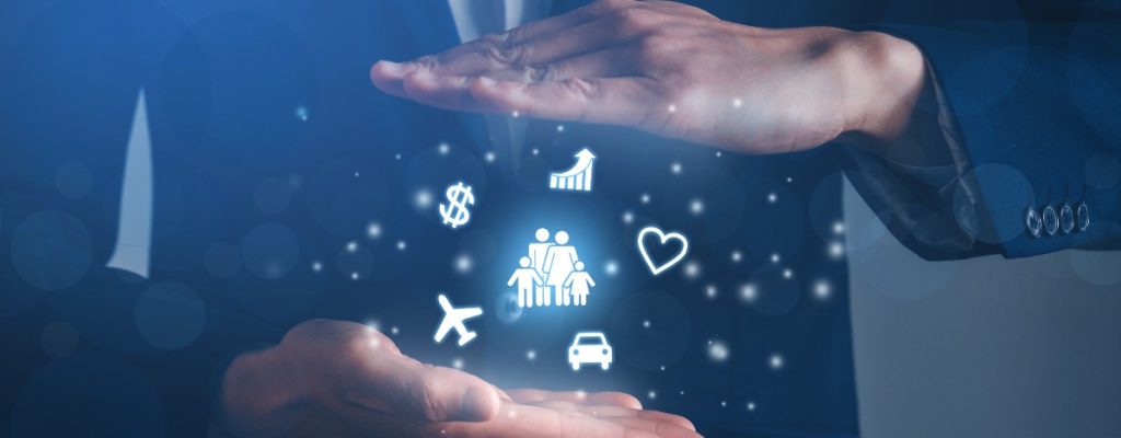 pessoa segurando uma imagem holográfica com a mão